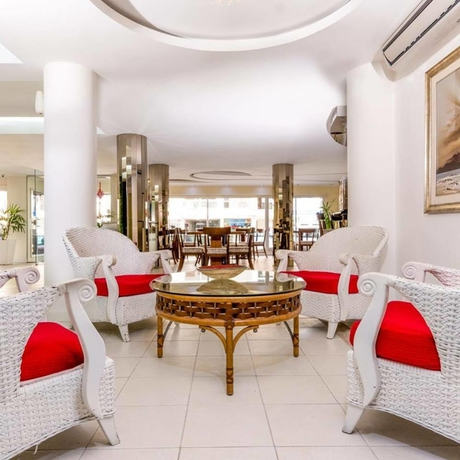 Imagen de los interiores del Hotel Romimar. Foto 16