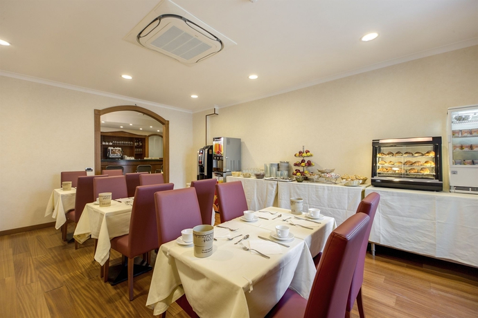 Imagen del bar/restaurante del Hotel Romoli. Foto 9