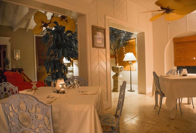 Imagen de los interiores del Hotel Romora Bay Resort and Marina. Foto 13
