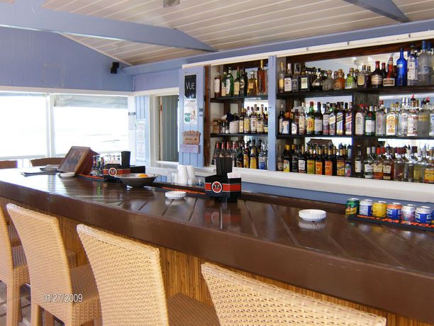 Imagen de los exteriores del Hotel Romora Bay Resort and Marina. Foto 11