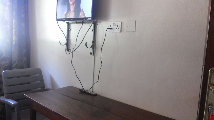 Imagen de la habitación del Hotel Romu Garden. Foto 17