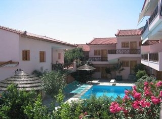 Imagen de la piscina del Hotel Romvi Holidays. Foto 3