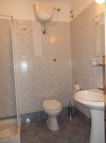 Imagen de la habitación del Hotel Rona. Foto 7