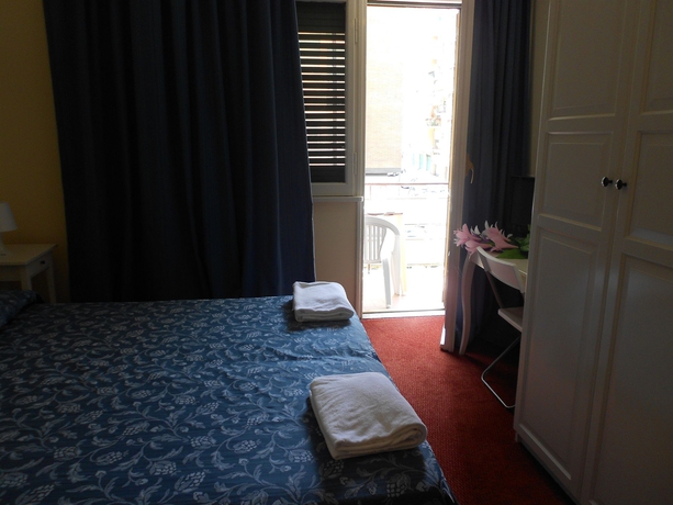 Imagen de la habitación del Hotel Rona. Foto 8