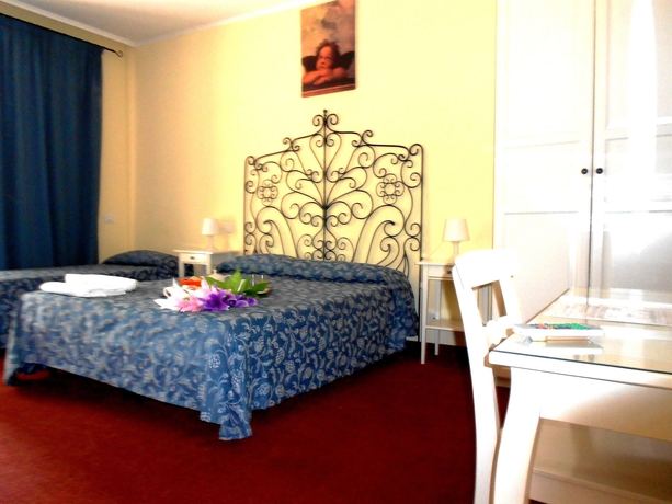 Imagen general del Hotel Rona. Foto 1