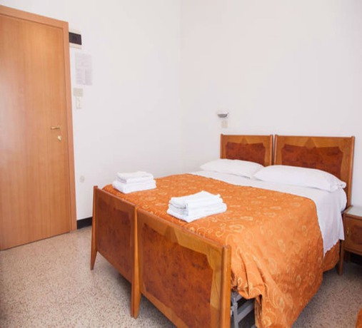 Imagen de la habitación del Hotel Ronconi. Foto 12
