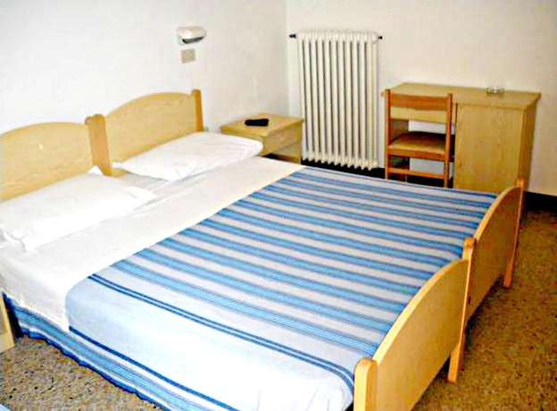 Imagen de la habitación del Hotel Ronconi. Foto 15