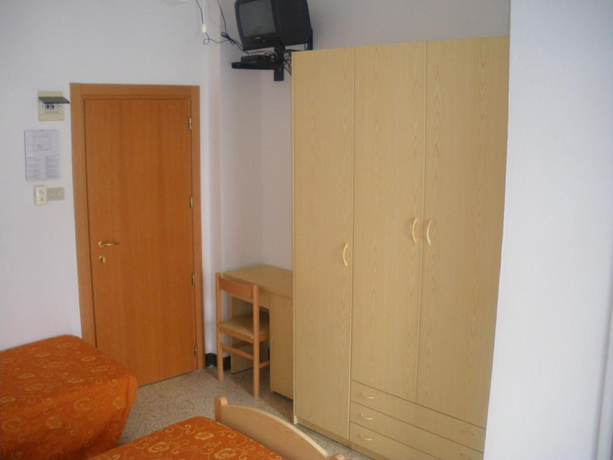 Imagen de la habitación del Hotel Ronconi. Foto 16