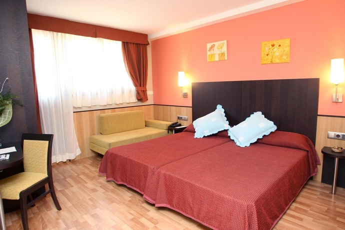 Imagen de la habitación del Hotel Ronda Lesseps. Foto 7