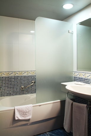 Imagen de la habitación del Hotel Ronda Lesseps. Foto 8