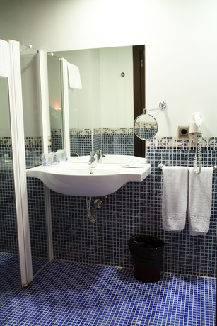 Imagen de la habitación del Hotel Ronda Lesseps. Foto 9