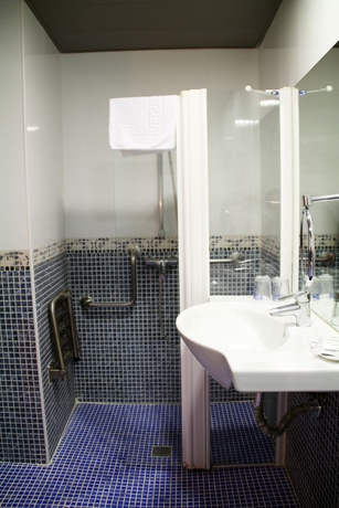 Imagen de la habitación del Hotel Ronda Lesseps. Foto 10