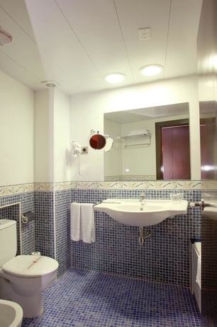 Imagen de la habitación del Hotel Ronda Lesseps. Foto 11