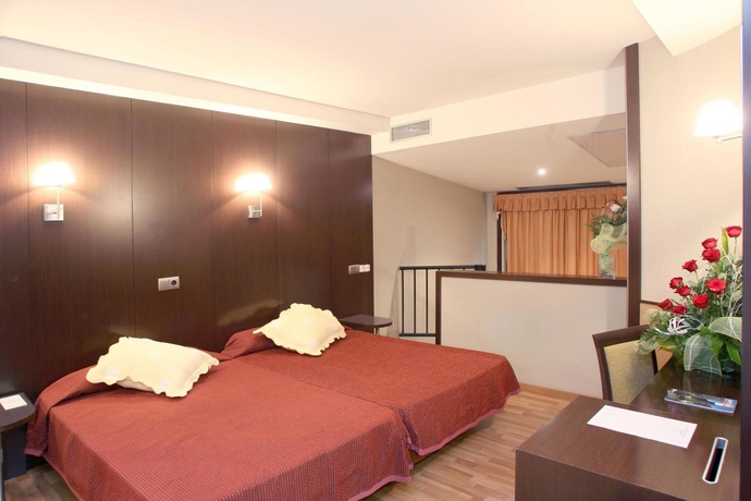 Imagen de los exteriores del Hotel Ronda Lesseps. Foto 13