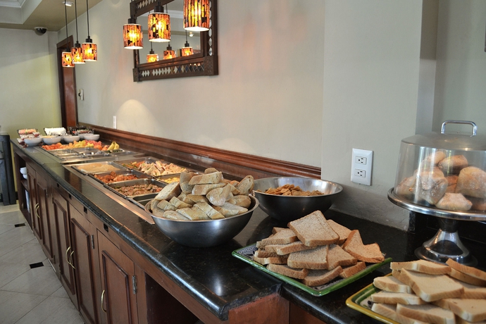 Imagen del bar/restaurante del Hotel Ronda Minerva. Foto 7