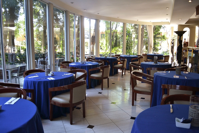 Imagen del bar/restaurante del Hotel Ronda Minerva. Foto 10