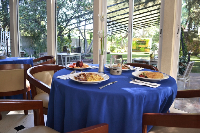 Imagen del bar/restaurante del Hotel Ronda Minerva. Foto 16