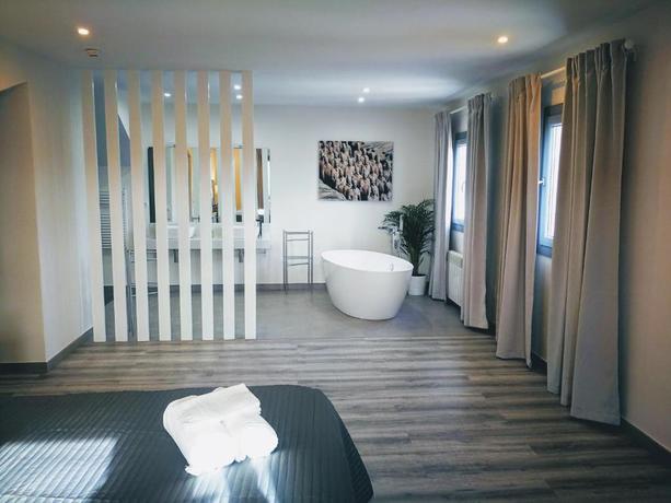 Imagen de la habitación del Hotel Ronda Moments. Foto 18