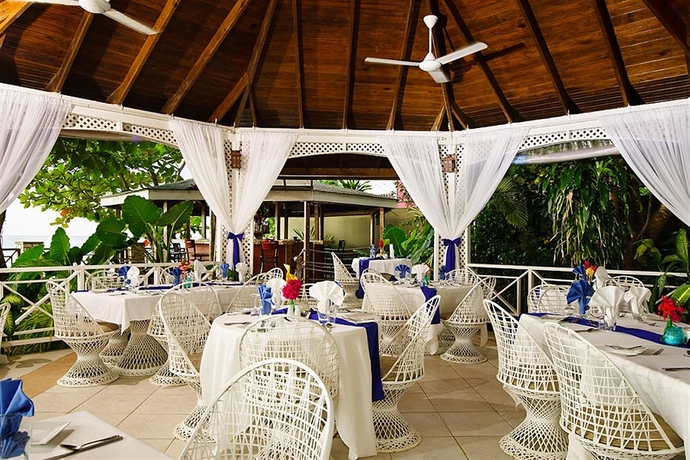 Imagen del bar/restaurante del Hotel Rondel Village. Foto 1