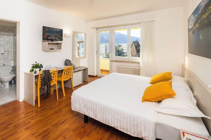 Imagen de la habitación del Hotel Rondinella Locarno. Foto 5