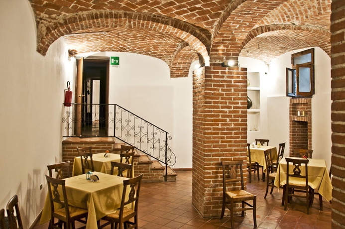 Imagen del bar/restaurante del Hotel Rond&ograve;, Acqui Terme. Foto 2