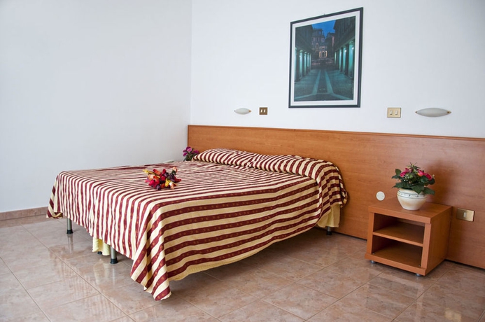 Imagen de la habitación del Hotel Rond&ograve;, Acqui Terme. Foto 12