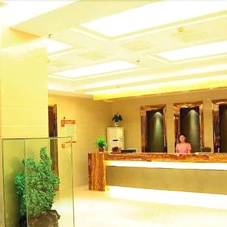 Imagen de los interiores del Hotel Ronghe Holiday Hotel. Foto 19