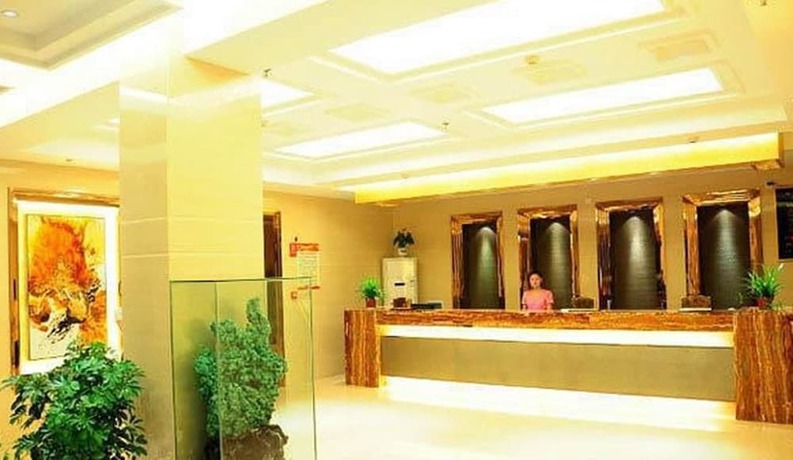 Imagen de los interiores del Hotel Ronghe Holiday Hotel. Foto 20