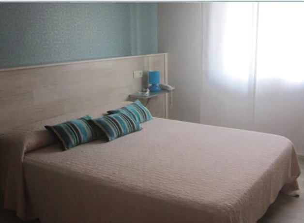 Imagen de la habitación del Hotel Ronsel. Foto 14