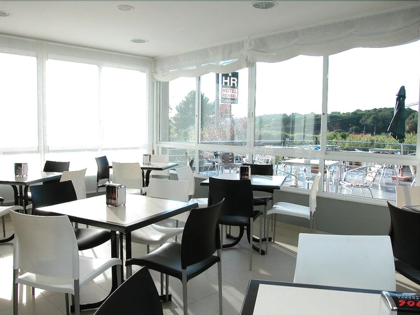 Imagen del bar/restaurante del Hotel Ronsel. Foto 3