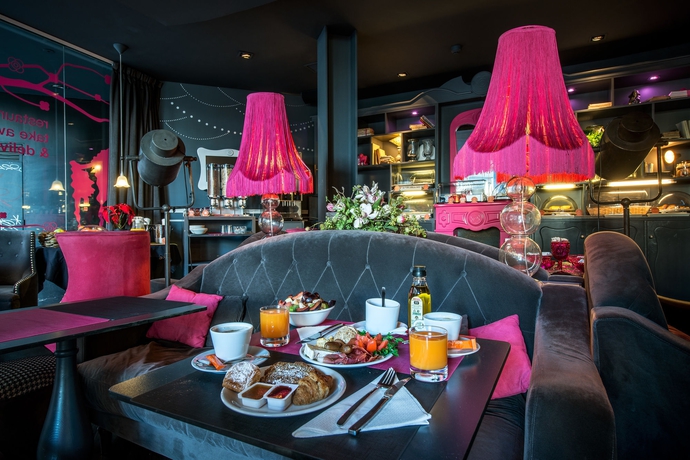 Imagen del bar/restaurante del Hotel Room Mate Alicia. Foto 3