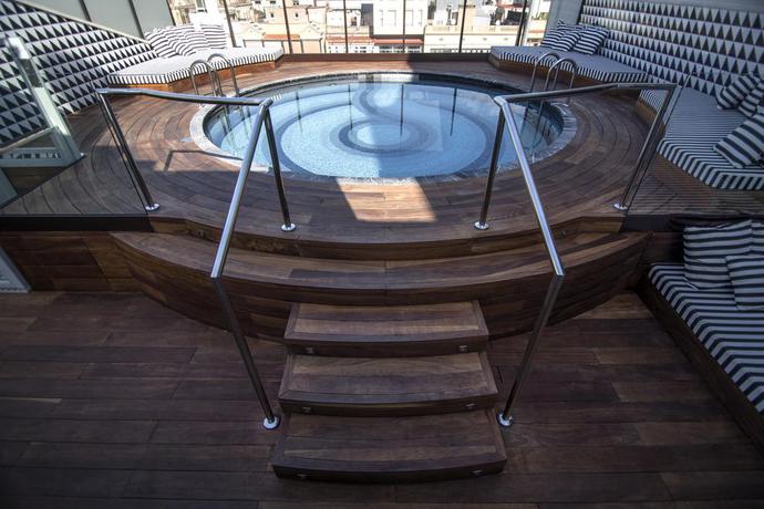 Imagen de la piscina del Hotel Room Mate Anna. Foto 6