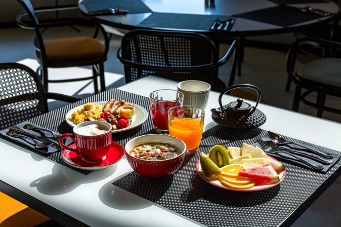 Imagen del bar/restaurante del Hotel Room Mate Bruno. Foto 4