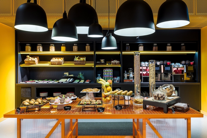 Imagen del bar/restaurante del Hotel Room Mate Bruno. Foto 5