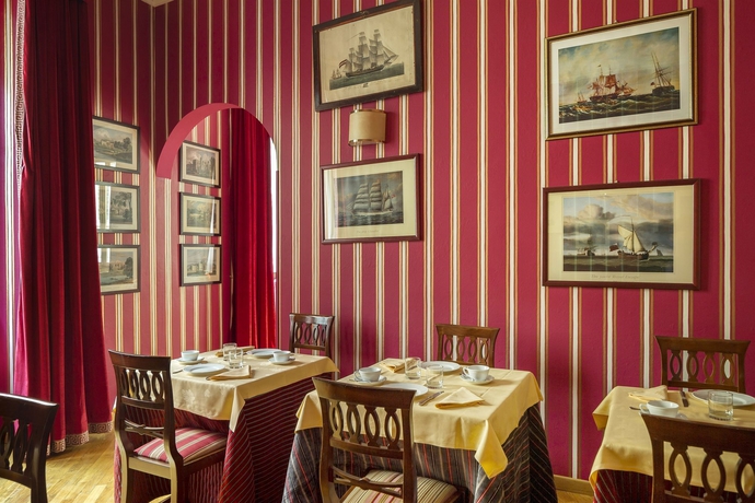 Imagen del bar/restaurante del Hotel Room Mate Isabella. Foto 2