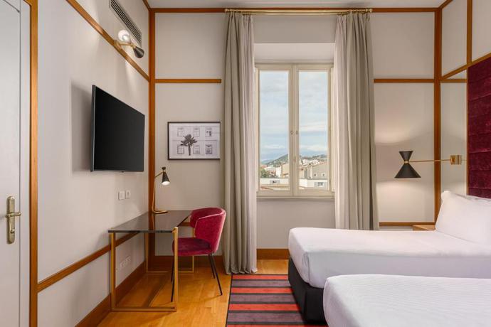 Imagen de la habitación del Hotel Room Mate Luca. Foto 4