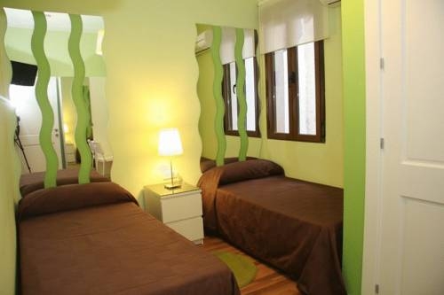 Imagen general del Hotel Room Pride. Foto 8