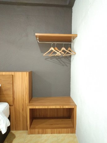 Imagen de la habitación del Hotel Room V @ Jalan Sultanah Near Bus Stop Batu Pahat. Foto 2