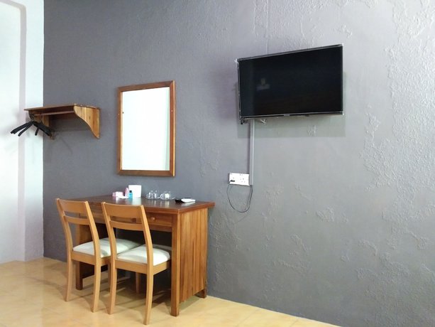 Imagen de la habitación del Hotel Room V @ Jalan Sultanah Near Bus Stop Batu Pahat. Foto 17