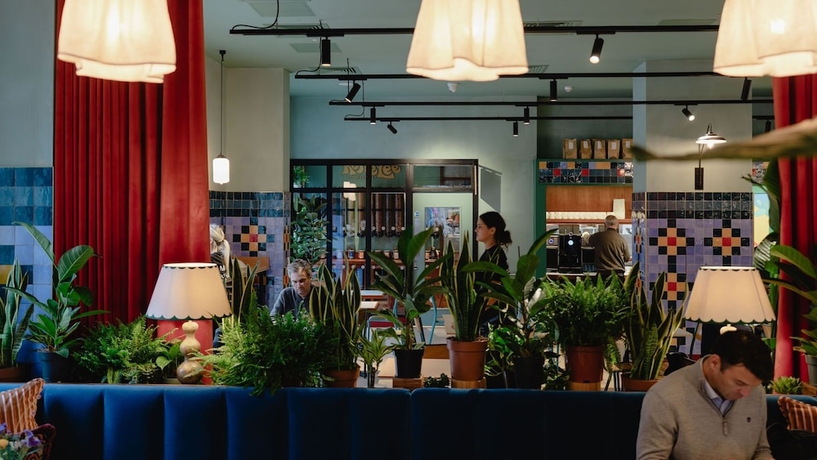 Imagen de los interiores del Hotel Room2 Belfast Hometel. Foto 17