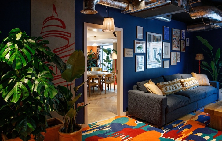 Imagen de los interiores del Hotel Room2 Belfast Hometel. Foto 19