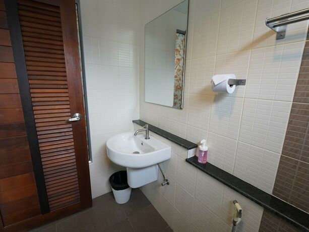 Imagen de la habitación del Hotel RoomQuest Tha Sala. Foto 7