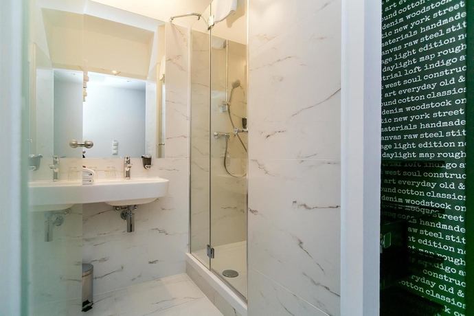 Imagen de la habitación del Hotel Roombach Budapest Center. Foto 13