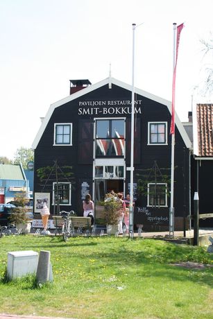 Imagen del bar/restaurante del Hotel Roompot Marinapark Volendam. Foto 5