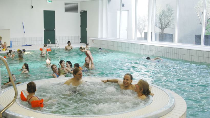 Imagen de la piscina del Hotel Roompot Marinapark Volendam. Foto 20