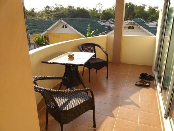 Imagen general del Hotel Roomquest One Bangsaray. Foto 3