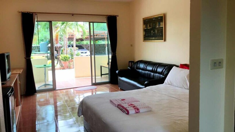 Imagen general del Hotel Roomquest One Bangsaray. Foto 6
