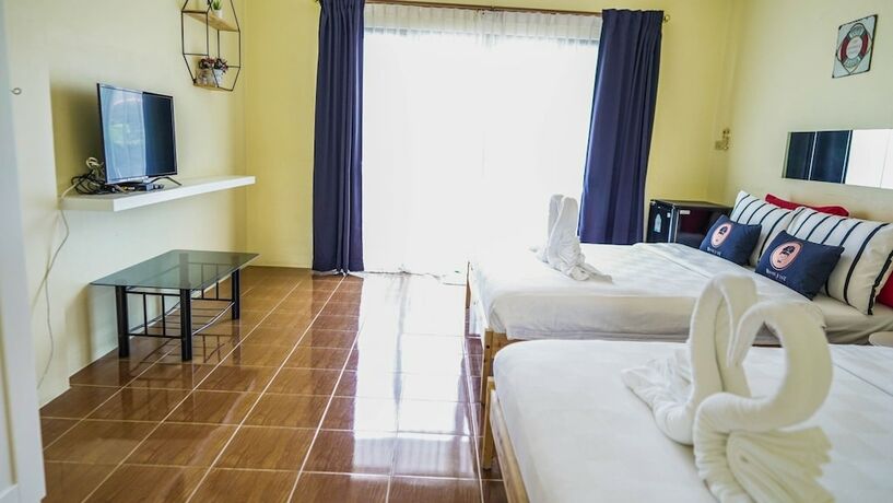 Imagen general del Hotel Roomquest One Bangsaray. Foto 8