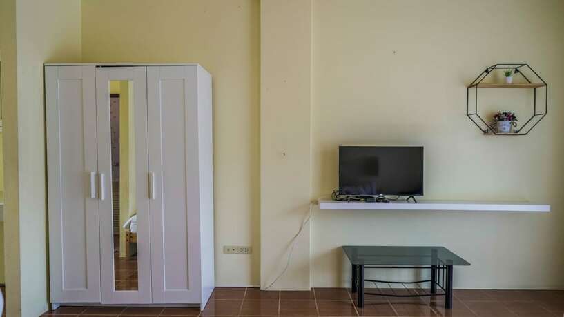 Imagen general del Hotel Roomquest One Bangsaray. Foto 10