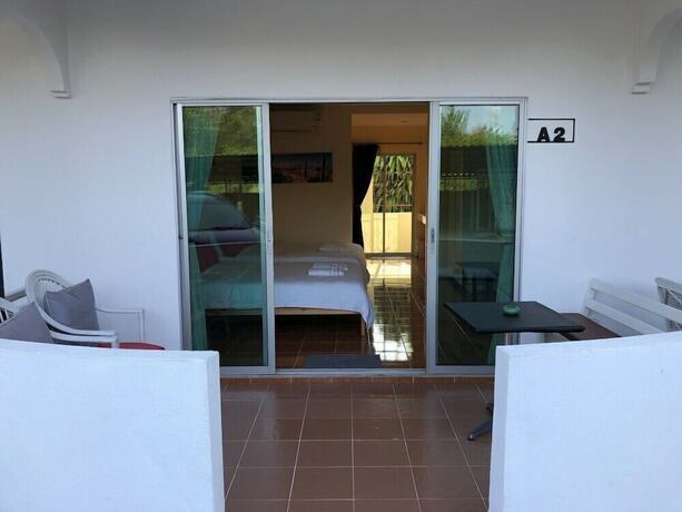 Imagen general del Hotel Roomquest One Bangsaray. Foto 17
